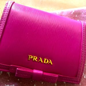 NWT PRADA SAFFIANO WALLET